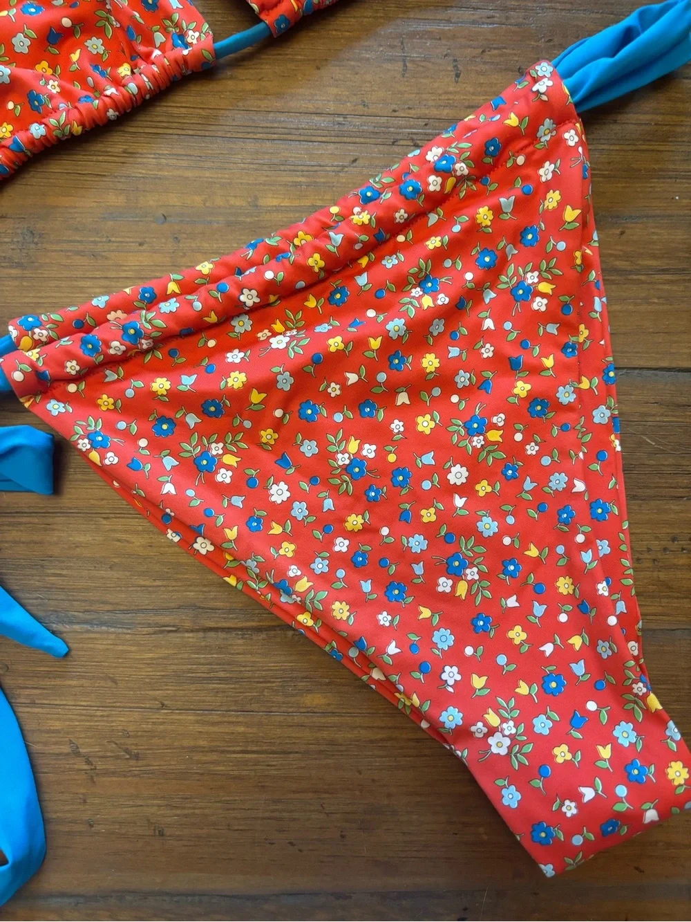 Frankie’s bikinis seaside foam bikini set